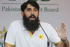 క్రికెట్ గురించి మాత్రమే మాట్లాడుకుందాం: జర్నలిస్ట్ ప్రశ్నకు మిస్బా అదిరిపోయే సమాధానం