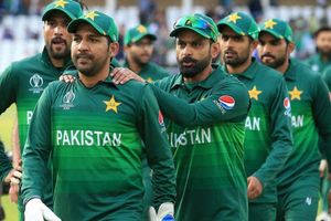 శ్రీలంక సిరీస్‌కు పాక్ జట్టు ఎంపిక: ఐదుగురు కొత్త వాళ్లకి అవకాశం.. హరియాణా అల్లుడు దూరం