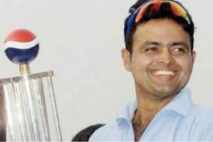 ఆటకు దూరమైన 12 ఏళ్ల తర్వాత అంతర్జాతీయ క్రికెట్‌కు వీడ్కోలు!