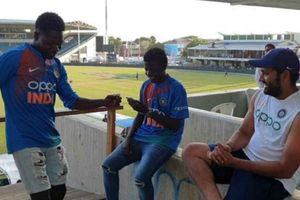 స్టేడియంలో రోహిత్ సందడి.. జమైకా ప్రేక్షకులతో డాన్స్ (వీడియో)