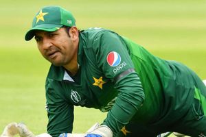 'అతడి వల్ల కాదు... సారథ్య బాధ్యతల నుంచి తప్పించండి'