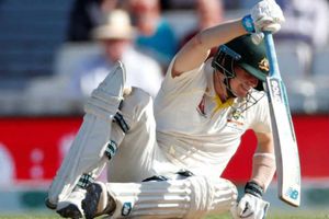 డైవ్ చేసి మరీ క్రీజులోకి: బెయిర్ స్టో ఫేక్ రనౌట్‌పై స్టీవ్ స్మిత్ ఇలా!