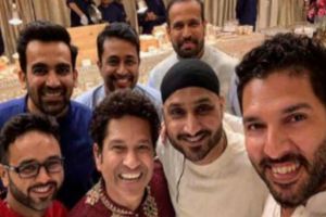 అంబానీ ఇంట్లో వైభవంగా గణేశ్ చతుర్థి వేడుకలు.. కుటుంబ సభ్యులతో హాజరైన భారత క్రికెటర్లు