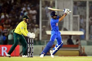 టీ20ల్లో కోహ్లీ మరో రికార్డు: 45 శాతం పరుగులు చేధనలోనే!