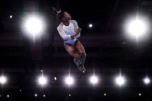 వరల్డ్‌ జిమ్నాస్టిక్స్‌ ఛాంయన్‌షిప్‌: ఆల్‌టైమ్‌ రికార్డుని సమం బైల్స్