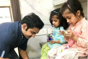 కుమార్తెల కాళ్లు కడిగిన గంభీర్: బిల్లు ఎక్కడికి పంపాలంటూ కామెంట్!