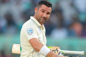 రెండు నిమిషాలే షవర్‌ వాడుకోమన్నారు: డీన్ ఎల్గర్ వ్యాఖ్యలపై సోషల్ మీడియాలో జోకులు