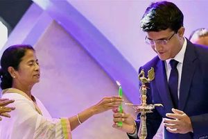 భార‌త్‌, బంగ్లా గర్వపడుతున్నాయి.. గంగూలీని అభినందించిన మమతా బెనర్జీ!!