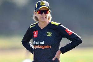 రాబిన్సన్‌ రాజీనామా.. ఇంగ్లండ్‌ జట్టుకు తొలి మహిళా హెడ్‌ కోచ్‌!!