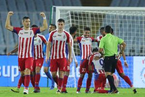 కోల్‌కతా చేతిలో చిత్తు: ఓటమితో మొదలుపెట్టిన హైదరాబాద్