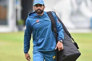 పాకిస్తాన్ కీలక ఆటగాళ్లతో నిరాశ చెందిన కోచ్.. ఏమీ చేయలేకపోతున్న కెప్టెన్!!