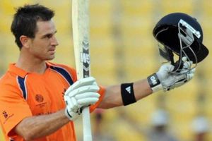 విషయం ఏంటంటే!: కోహ్లీకి క్షమాపణ చెప్పిన నెదర్లాండ్స్ బ్యాట్స్‌మన్!