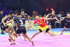 పరాజయాల హ్యాట్రిక్‌.. మారని తెలుగు టైటాన్స్‌ ఆట!!