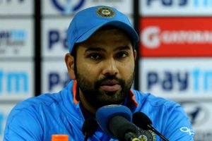 IND vs SA: విశాఖ ఎయిర్‌పోర్టులో తడిచిన భారత ఆటగాళ్లు.. అసహనం వ్యక్తం చేసిన రోహిత్!!