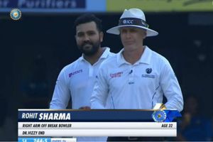 విశాఖ టెస్టులో రోహిత్ శర్మ కొత్త అవతారం: ఫ్యాన్స్ పుల్ ఖుష్ (వీడియో)