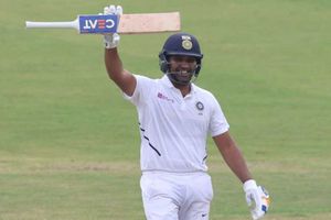 టెస్ట్ ర్యాంకింగ్స్‌లో దుమ్మురేపిన రోహిత్.. టాప్‌ 10లో చోటు!!