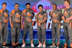 PHOTOS: మళ్లీ బ్యాట్ పట్టనున్న సచిన్: రోడ్ సేఫ్టీ వరల్డ్ సిరిస్‌‌లో ధరించే జర్సీ ఇదే!