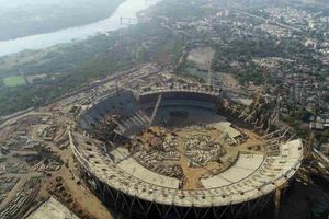 ప్రపంచంలోనే పెద్ద క్రికెట్ స్టేడియం ఆతిథ్యమిస్తోన్న తొలి మ్యాచ్ ఏదో తెలుసా?