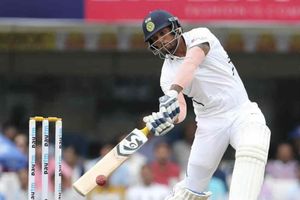 ఉమేశ్‌ సిక్సర్ల మోత.. భారత్ 497/9 డిక్లేర్‌.. దక్షిణాఫ్రికా 8/2