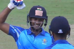 విజయ్ హజారే ట్రోఫీ: రాణించిన రాహుల్, మయాంక్.. ఫైనల్స్‌లో కర్ణాటక, తమిళనాడు