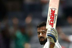 No.1 ర్యాంకు: స్మిత్‌ను అధిగమించడానికి 2 పాయింట్ల దూరంలో కోహ్లీ!