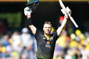 AUS vs SL: బర్త్‌డే రోజు సెంచరీ.. వాట్సన్‌, మ్యాక్స్‌వెల్‌ సరసన వార్నర్‌!!