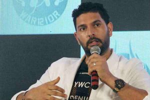 తుది చర్చలు.. టీ10 లీగ్‌లో యువరాజ్‌!!?