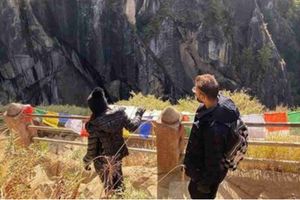 ప్రేమ సాగరంలో అన్యోన్యంగా ప్రయాణిస్తున్నాం.. అనుష్కతో కోహ్లీ ట్రెక్కింగ్!!