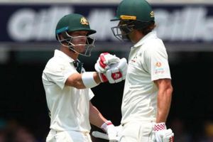 పాక్‌తో డే నైట్ టెస్టు: 'rock-paper-scissors' గేమ్ ఆడిన ఆసీస్ ఓపెనర్లు(వీడియో)