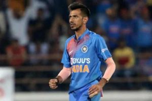 అరుదైన ఘనతకు వికెట్ దూరంలో చాహల్: ఆఖరి టీ20లో అందుకుంటాడా?