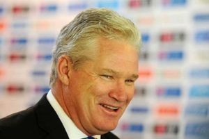 డే/నైట్ టెస్టులో బంతి తడిస్తే: మంచు ప్రభావంపై డీన్‌ జోన్స్‌ విచిత్రపు సలహా