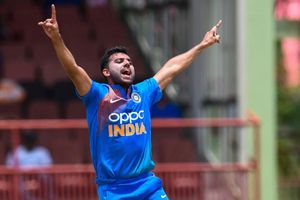 నాగ్‌పూర్ టీ20లో 6 వికెట్లు: దీపక్ చాహర్ బద్దలు కొట్టిన రికార్డులివే!