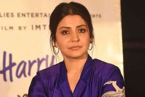 అనుష్క శర్మ ఫైర్: వివాదాల్లోకి నా పేరు లాగొద్దు.. ఇక్కడితో వదిలేయండి!!