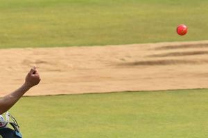 Day-Night Test: పారాట్రూపర్లు చేతుల మీదుగా పింక్ బాల్స్ అందుకోనున్న కెప్టెన్లు