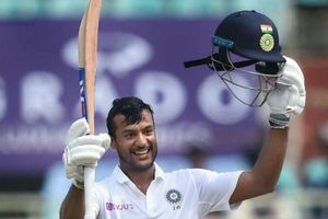 సిక్స్‌తో డబుల్ సెంచరీ: కాంబ్లీ, బ్రాడ్‌మన్‌ల ఎలైట్ జాబితాలోకి మయాంక్ అగర్వాల్