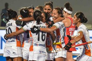 ఒలింపిక్స్‌కు అడుగుదూరంలో: రష్యాపై పురుషులు, అమెరికాపై మహిళలు విజయం