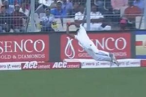 ఓ సూపర్ క్యాచ్: పింక్ బాల్ టెస్ట్‌లో కోహ్లీ ఎలా ఔటయ్యాడో తెలుసా? (వీడియో)