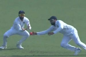 పింక్ బాల్ టెస్ట్: రోహిత్ శర్మ సూపర్ మ్యాన్‌గా మారిన వేళ (వీడియో)