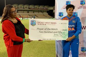 షెఫాలీ వర్మ హాఫ్‌ సెంచరీ.. హిట్‌మ్యాన్‌ రోహిత్ రికార్డు బ్రేక్‌!!