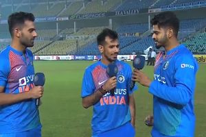 చాహర్ టీవీ ఇంటర్యూలో చిటపటలు: అయ్యర్‌తో అలా, దీపక్ చాహర్‌తో ఇలా(వీడియో)