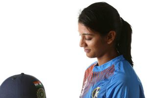 మీరు ఒంటరిగా ఉన్నారా?: అభిమాని ప్రశ్నకు స్మృతి మంధాన చిలిపి సమాధానం