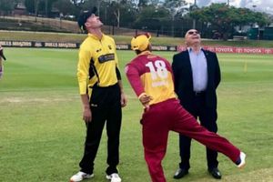 మార్ష్‌ కప్‌ టోర్నీలో ఆసక్తికర ఘటన.. టాస్ వేస్తే 10 మీటర్ల దూరం పడిన కాయిన్‌(వీడియో)