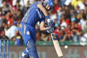 వచ్చే సీజన్‌లో కేకేఆర్‌కు యువీ? క్రిస్ లిన్‌పై కామెంట్, వెంకీ మైసూర్ ఫన్నీ రిప్లై