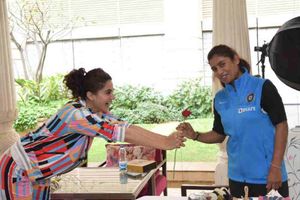 మిథాలీ రాజ్ బయోపిక్‌లో తాప్సీ .. గర్వపడేలా చేస్తానని పొన్ను హామీ!!