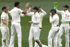 ఆరు వికెట్లతో స్టార్క్‌ విజృంభణ.. పాక్ బ్యాటింగ్‌ లైనప్‌ కకావికలం!!