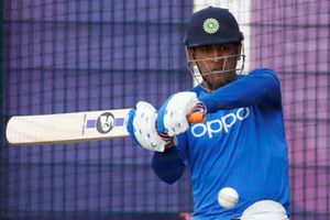 'ధోని జట్టులోకి తిరిగి రావాలనుకుంటే మళ్లీ ఆడటం ప్రారంభించాలి'