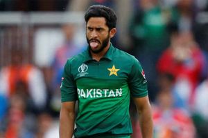 పాక్‌ క్రికెటర్‌పై నెటిజన్ల ఆగ్రహం.. ఇక జట్టులోకి తీసుకోకూడదంటూ కామెంట్లు!!