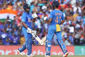 ఆదుకున్న అయ్యర్‌.. పంత్‌ తొలి హఫ్‌సెంచరీ.. స్కోర్ 200/4