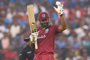 సిక్సర్లతో విరుచుకుపడ్డ పొలార్డ్.. టీమిండియా లక్ష్యం 316!!