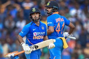 ఆదుకున్న అయ్యర్‌, పంత్‌.. మెరిసిన జాదవ్.. విండీస్ లక్ష్యం 288